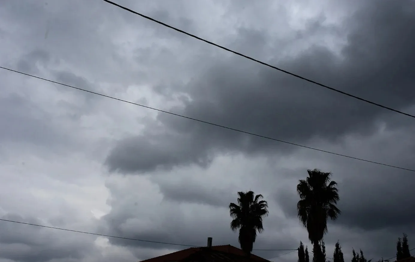 Καιρός: Βελτίωση, αλλά θα παραμείνουν οι χαμηλές θερμοκρασίες