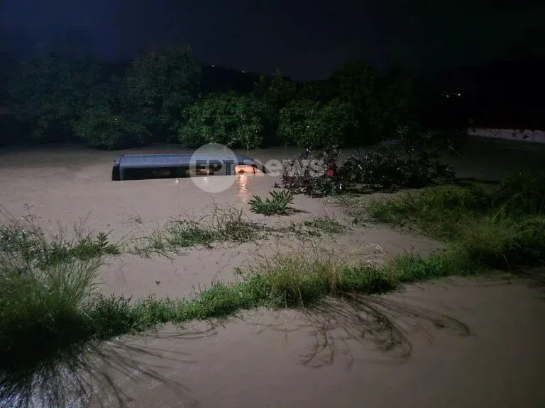 Κακοκαιρία Byron: Πλημμύρες στη Φοινικούντα, παρασύρθηκε τροχόσπιτο ΦΩΤΟ