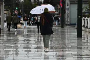 Καιρός: Οι περιοχές που παραμένουν στο «κόκκινο», που συνεχίζει να χτυπά η κακοκαιρία Byron