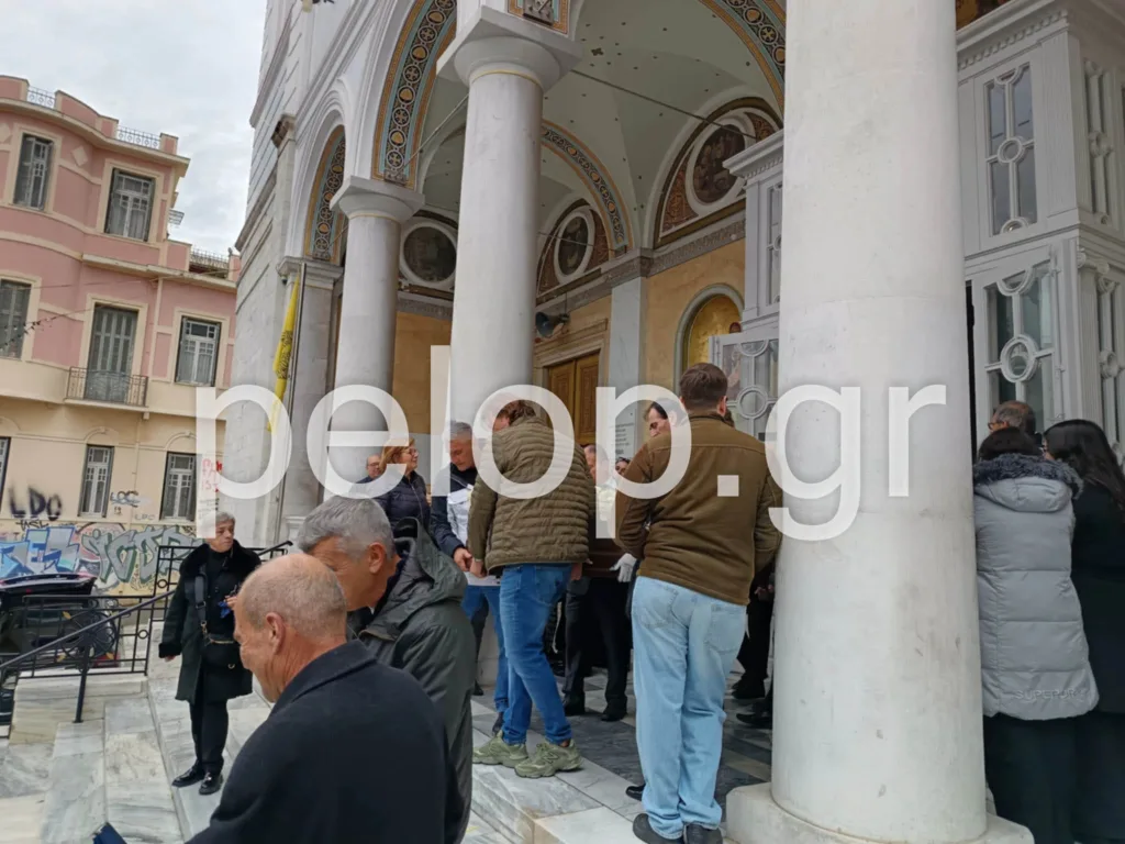 Τη σορό του Λευτέρη Κακουλίδη μετέφεραν οι θρύλοι του ΝΟΠ Δημήτρης Μπιτσάκος, Μάκης Λυκούδης, Παναγιώτης Βασιλόπουλος, ΦΩΤΟ