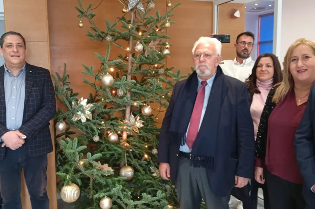 Κάλαντα, παιδικές φωνές και γιορτινή ζεστασιά στον Δήμο Ήλιδας παραμονή Χριστουγέννων ΦΩΤΟ