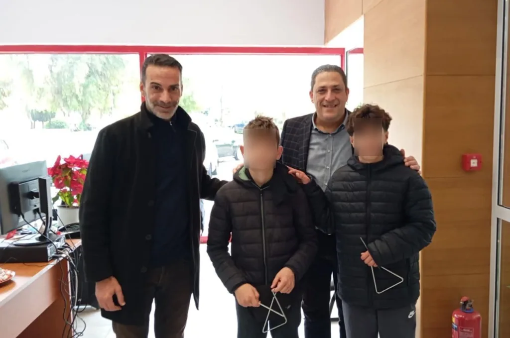 Κάλαντα, παιδικές φωνές και γιορτινή ζεστασιά στον Δήμο Ήλιδας παραμονή Χριστουγέννων ΦΩΤΟ