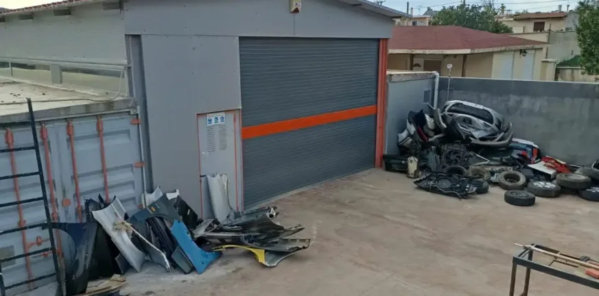 «Δεν θα σας πω τι θα έκανα» είπε στους αστυνομικούς ο θρασύτατος 37χρονος που συνελήφθη με τα καλάσνικοφ