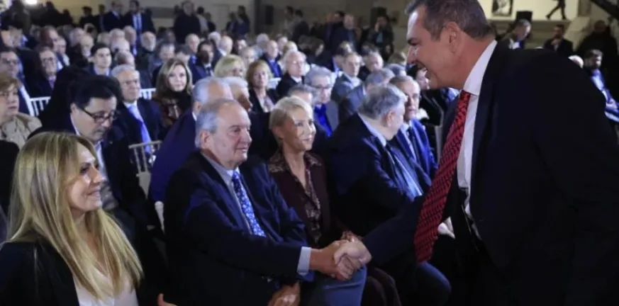 Νέες αιχμές Καμμένου κατά Σαμαρά: Γιατί με κοιτάει έτσι, ξέρει αυτός