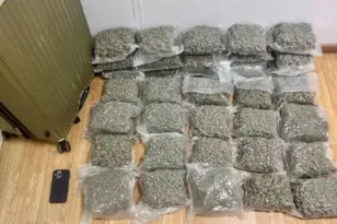 Χειροπέδες σε 21χρονο: Προσπάθησε να περάσει 18 κιλά κάνναβης από το "Ελευθέριος Βενιζέλος"