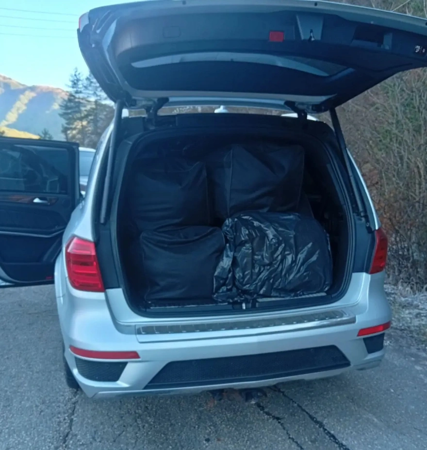 Ιωάννινα: Καταδίωξη με 215 κιλά κάνναβης και παιδί στο αυτοκίνητο – Στον εισαγγελέα τρεις συλληφθέντες ΦΩΤΟ-ΒΙΝΤΕΟ Ιωάννινα: Καταδίωξη με 215 κιλά κάνναβης και παιδί στο αυτοκίνητο – Στον εισαγγελέα τρεις συλληφθέντες ΦΩΤΟ-ΒΙΝΤΕΟ