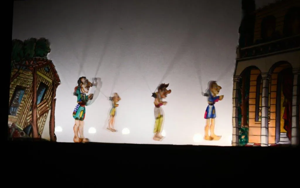 Με τον «Καραγκιόζη στο σπίτι της Κοκκόνας» ξεκίνησαν οι Χριστουγεννιάτικες παραστάσεις θεάτρου Σκιών