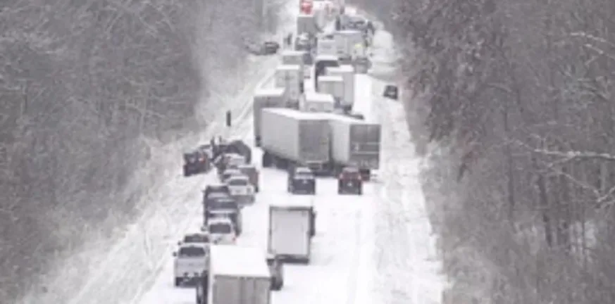 ΗΠΑ: Καραμπόλα 45 αυτοκινήτων λόγω χιονόπτωσης