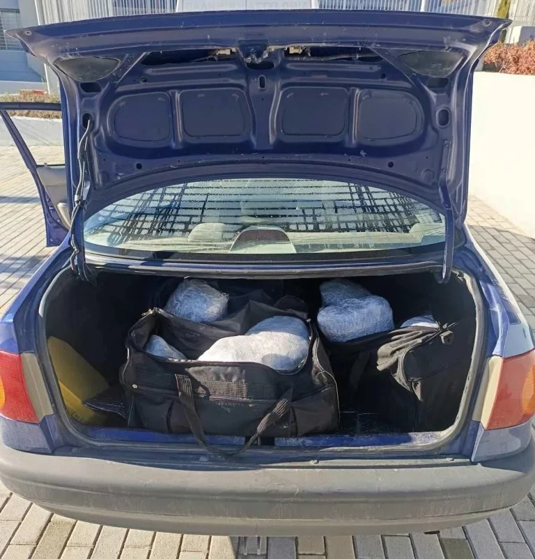 Καστοριά: Εξαρθρώθηκε κύκλωμα διακίνησης ναρκωτικών – Πάνω από 28 κιλά κάνναβης σε αυτοκίνητο 19χρονης