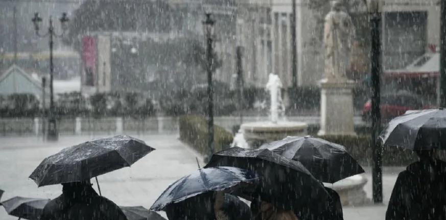 Τσατραφύλλιας: Η κακοκαιρία Byron μετατοπίζεται σε κεντρικά και ανατολικά - Ισχυρές καταιγίδες έως το πρωί του Σαββάτου