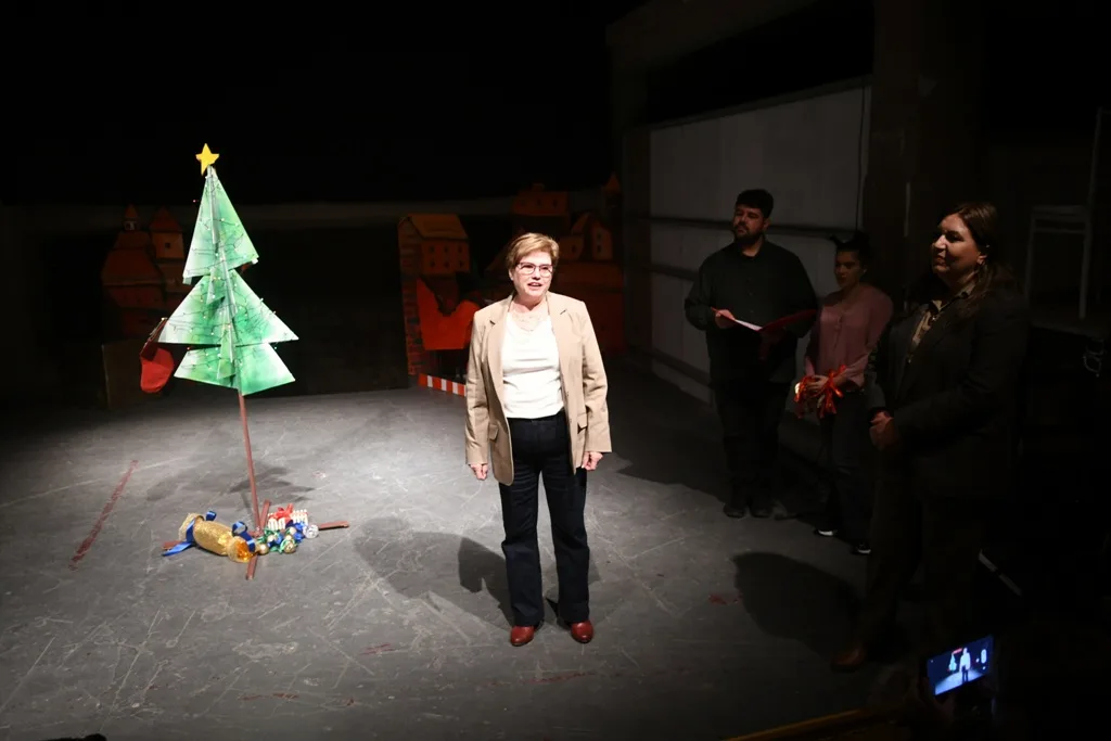 Όταν η αγάπη έγινε πρωταγωνίστρια: Τα παιδιά του ΚΔΑΠΑμεΑ «Άμπετ Χασμάν» γέμισαν το Λιθογραφείο Χριστούγεννα ΦΩΤΟ