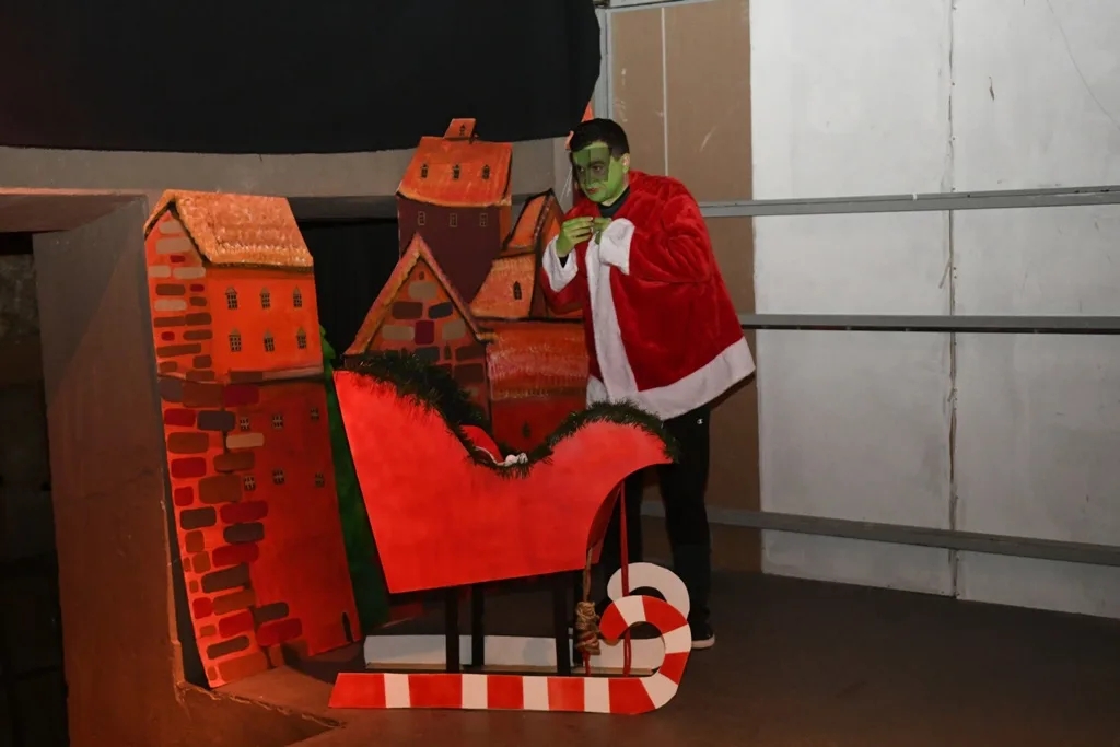 Όταν η αγάπη έγινε πρωταγωνίστρια: Τα παιδιά του ΚΔΑΠΑμεΑ «Άμπετ Χασμάν» γέμισαν το Λιθογραφείο Χριστούγεννα ΦΩΤΟ