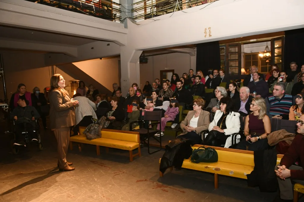 Όταν η αγάπη έγινε πρωταγωνίστρια: Τα παιδιά του ΚΔΑΠΑμεΑ «Άμπετ Χασμάν» γέμισαν το Λιθογραφείο Χριστούγεννα ΦΩΤΟ