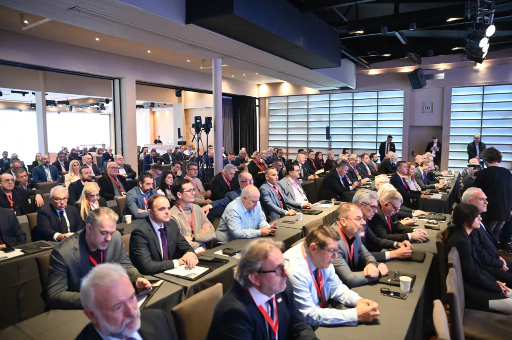 Πάτρα: Όσα συνέβησαν στη δεύτερη μέρα της Γενικής Συνέλευσης της ΚΕΕΕ ΦΩΤΟ