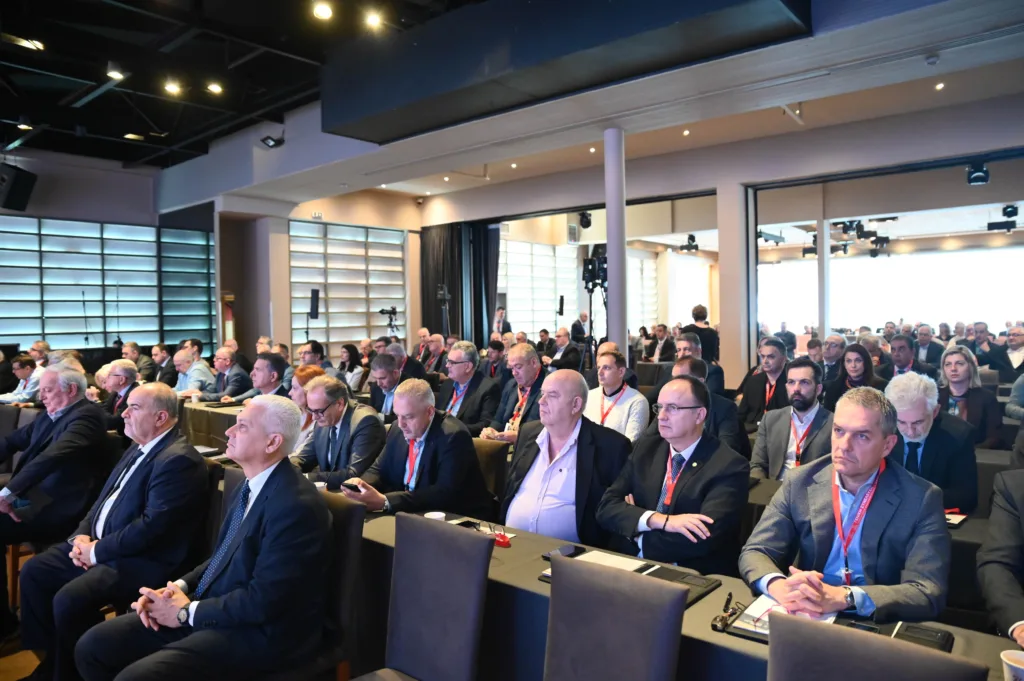 Πάτρα: Όσα συνέβησαν στη δεύτερη μέρα της Γενικής Συνέλευσης της ΚΕΕΕ ΦΩΤΟ