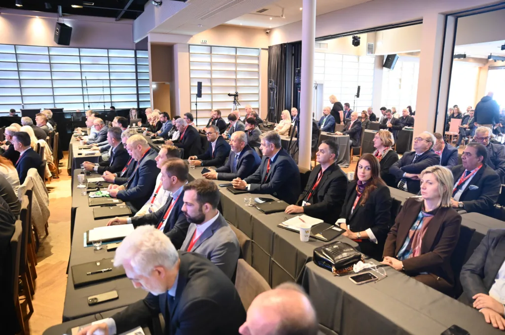 Πάτρα: Όσα συνέβησαν στη δεύτερη μέρα της Γενικής Συνέλευσης της ΚΕΕΕ ΦΩΤΟ