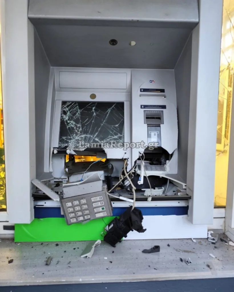 Έβαλαν βόμβα σε ΑΤΜ! Το ανατίναξαν και τα χρήματα έγιναν φύλλο και φτερό! ΦΩΤΟ