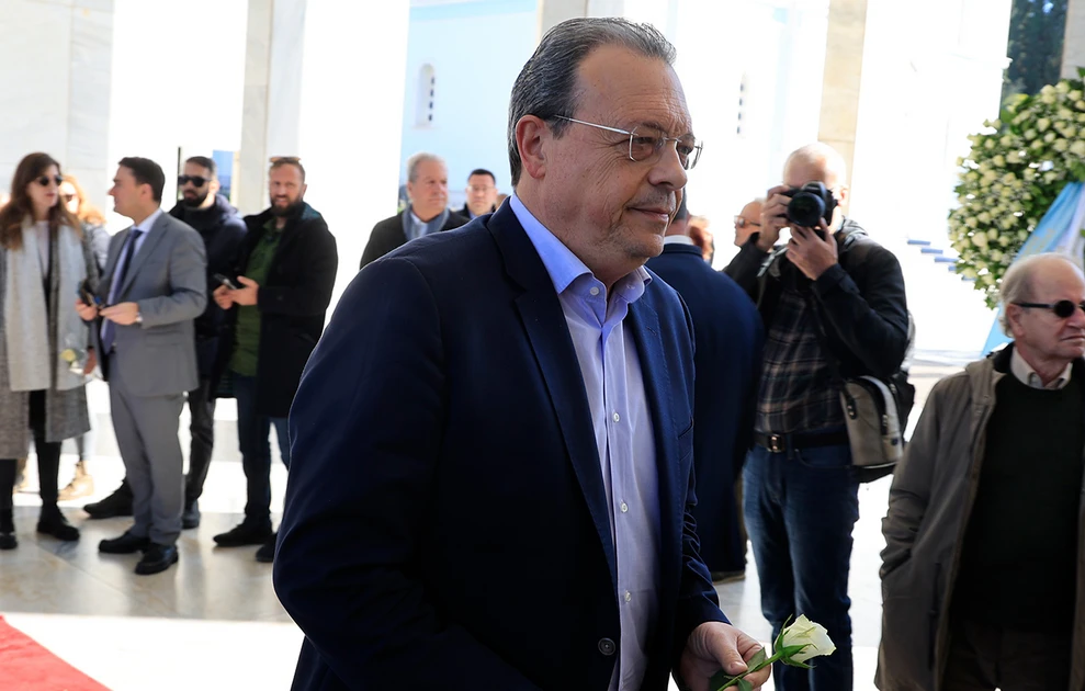 Σε βαρύ κλίμα το τελευταίο αντίο στη Σύλβα Ακρίτα: Στο πλευρό της Έλενας Ακρίτα άνθρωποι του πολιτικού και καλλιτεχνικού κόσμου ΦΩΤΟ