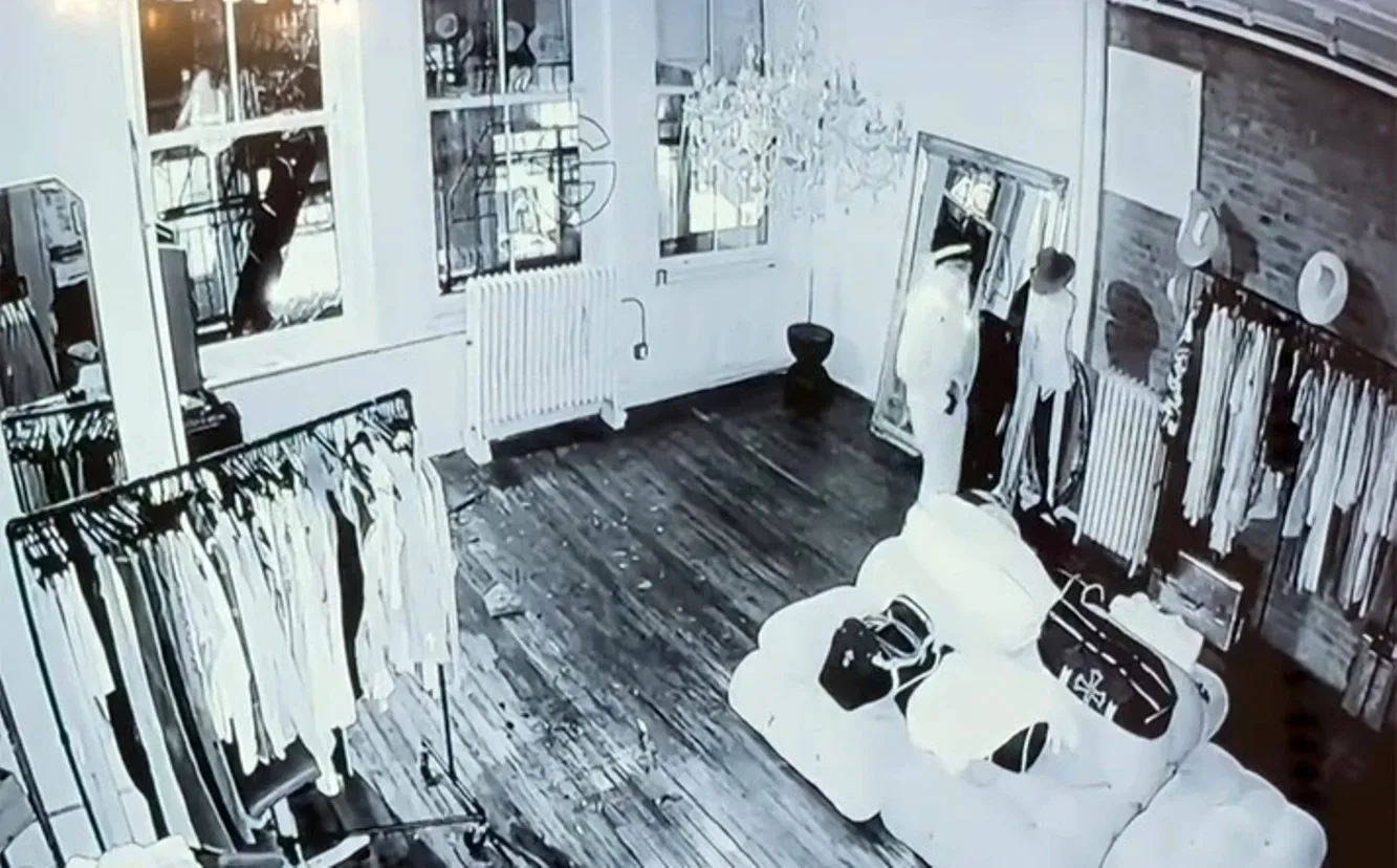 Σόχο: Αρπαξαν ρούχα 1 εκ. δολαρίων από κατάστημα σε χρόνο μηδέν ΒΙΝΤΕΟ Σόχο: Αρπαξαν ρούχα 1 εκ. δολαρίων από κατάστημα σε χρόνο μηδέν ΒΙΝΤΕΟ