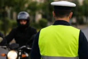 «Μηδενική ανοχή στη μη χρήση κράνους»: Πάνω από 1.000 παραβάσεις στην Ελλάδα σε μία εβδομάδα