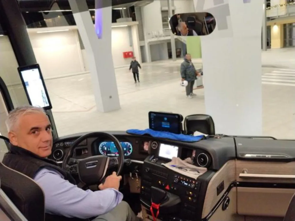 Η ιστορική νύχτα για τον νέο υπερσύγχρονο σταθμού Υπεραστικού ΚΤΕΛ Αχαΐας ΦΩΤΟ