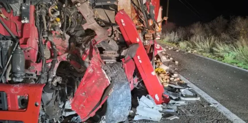 Σφοδρή σύγκρουση από δύο νταλίκες και ένα αυτοκίνητο στην Αμφίκλεια, ΒΙΝΤΕΟ