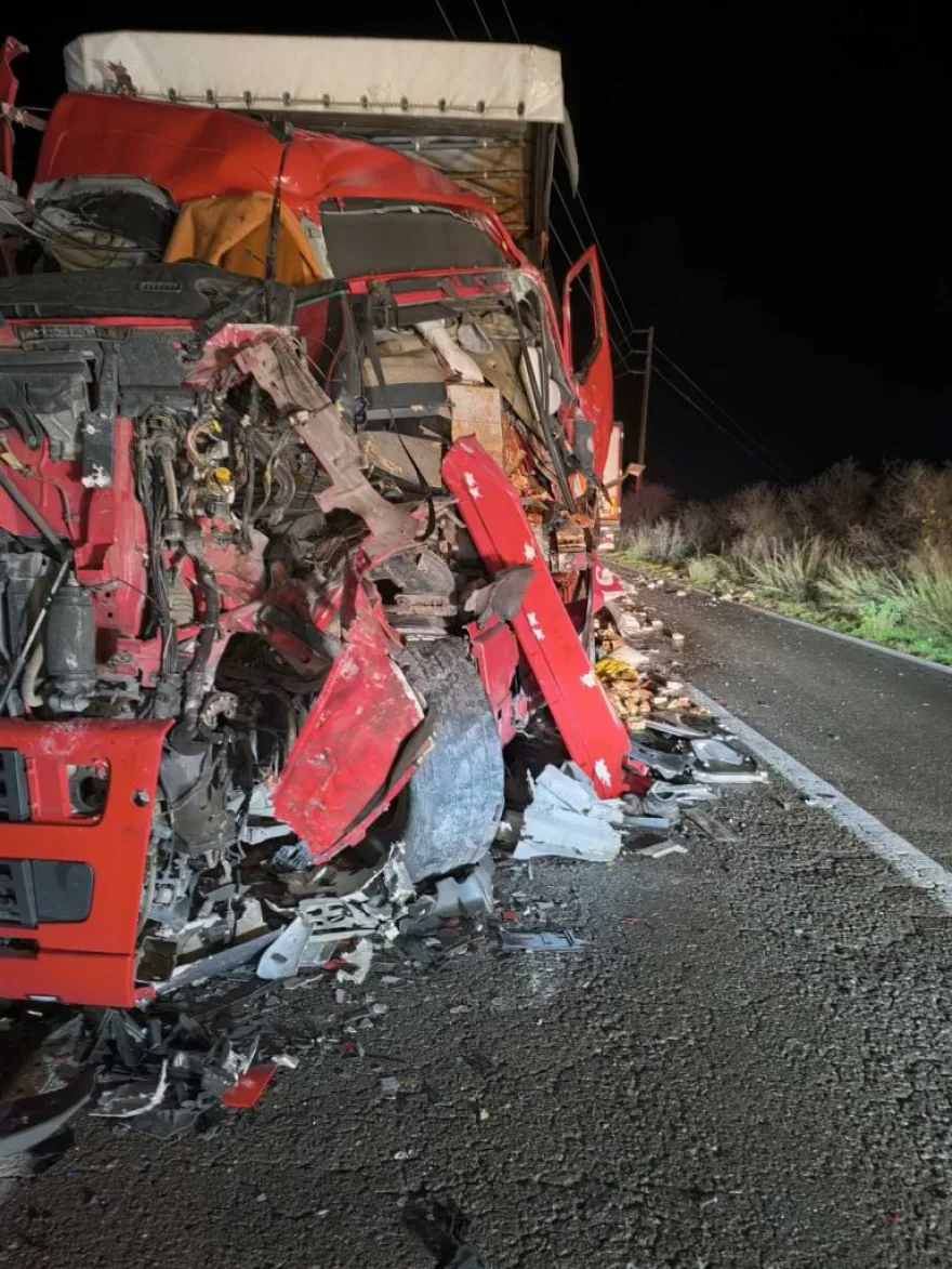 Σφοδρή σύγκρουση από δύο νταλίκες και ένα αυτοκίνητο στην Αμφίκλεια, ΒΙΝΤΕΟ