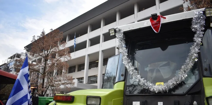 Λάρισα: Αναβολή στη δίκη των δύο αγροτών – «Θα επιστρέψουμε με τρακτέρ στις 15/12», λένε οι συνάδελφοί τους ΒΙΝΤΕΟ