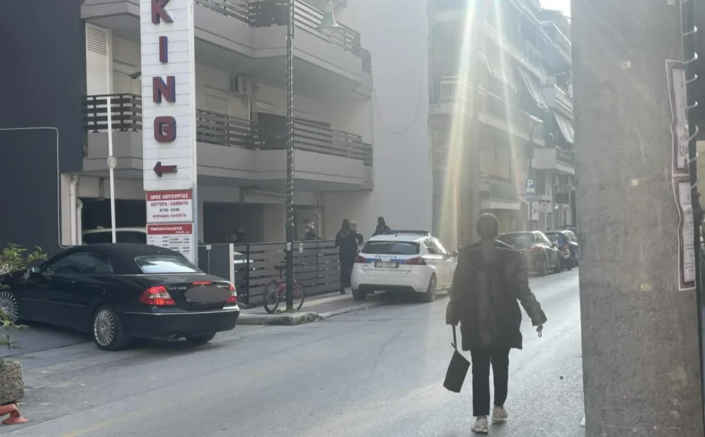 Λάρισα: Νεκρός 54χρονος μετά από πτώση από ταράτσα πολυκατοικίας ΦΩΤΟ