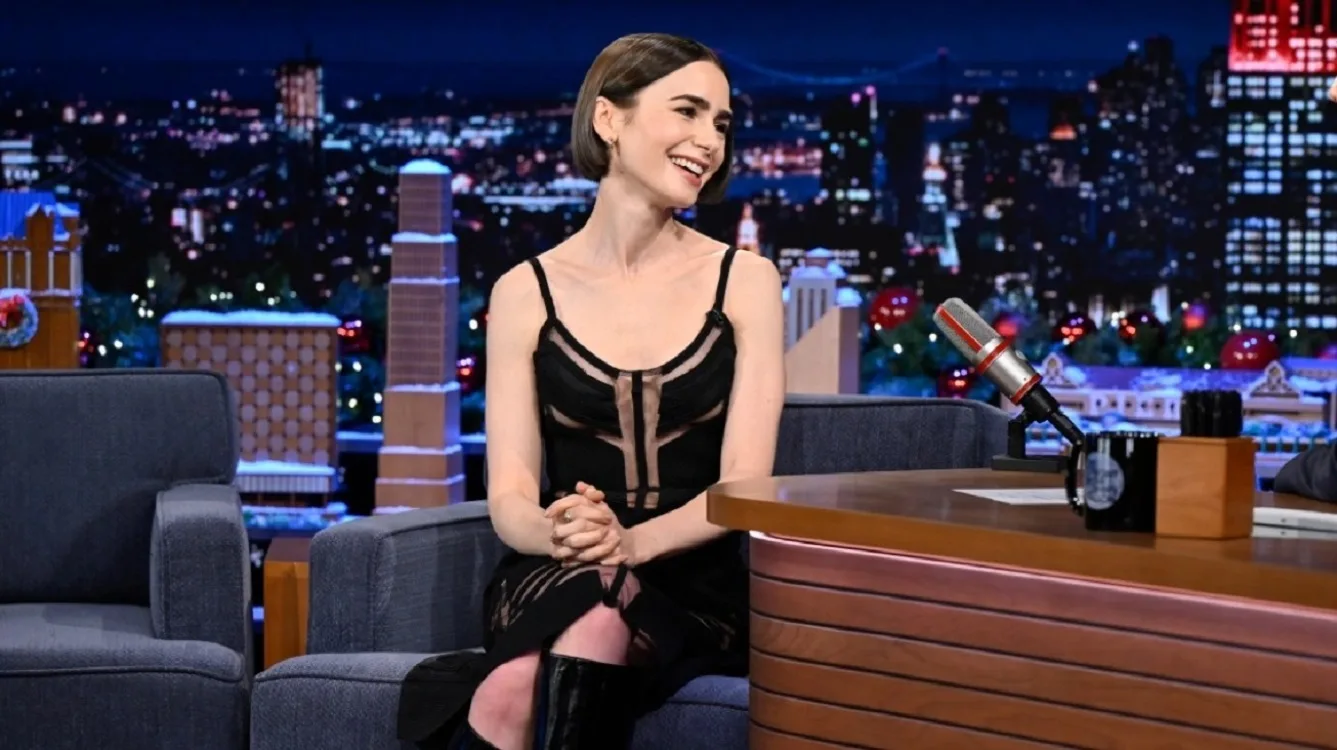 Λίλι Κόλινς για Μητσοτάκη: «Ο πρωθυπουργός της Ελλάδας χαλαρώνει με… Emily in Paris; Δεν το περίμενα!» Λίλι Κόλινς για Μητσοτάκη: «Ο πρωθυπουργός της Ελλάδας χαλαρώνει με… Emily in Paris; Δεν το περίμενα!»