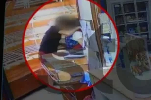 Κηφισιά: Ανήλικος ληστής έκανε κεφαλοκλείδωμα σε γυναίκα υπάλληλο φούρνου και άρπαξε χρήματα