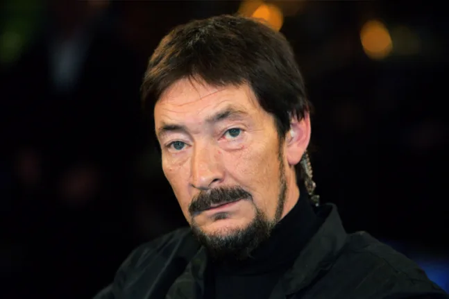 Πέθανε ο θρυλικός τραγουδιστής Κρις Ρέα