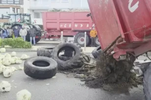 Γαλλία: Άφησαν φέρετρο έξω από την εξοχική κατοικία του Μακρόν! ΒΙΝΤΕΟ