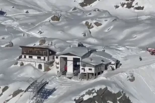 Ιταλία: Ατύχημα με τελεφερίκ και εγκλωβισμός 100 επιβατών στα 2.800 μέτρα ΒΙΝΤΕΟ