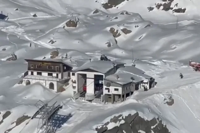 Ιταλία: Ατύχημα με τελεφερίκ και εγκλωβισμός 100 επιβατών στα 2.800 μέτρα ΒΙΝΤΕΟ