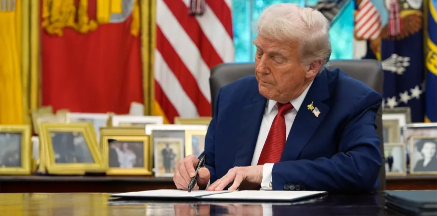 Ο Τραμπ προανήγγειλε εκτελεστικό διάταγμα για ενιαία έγκριση εφαρμογών AI