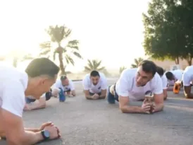 Γυμναστική για Μακρόν μαζί με Γάλλους στρατιώτες ΒΙΝΤΕΟ