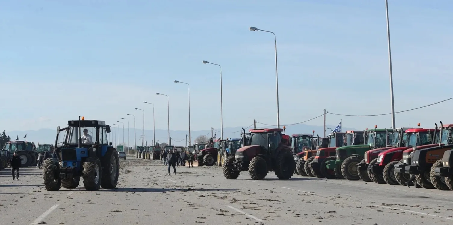 Μάλγαρα: Ένταση όταν οι αγρότες έκλεισαν το ρεύμα προς Θεσσαλονίκη - Οδηγοί εγκλωβίστηκαν και συγκρούστηκαν λεκτικά