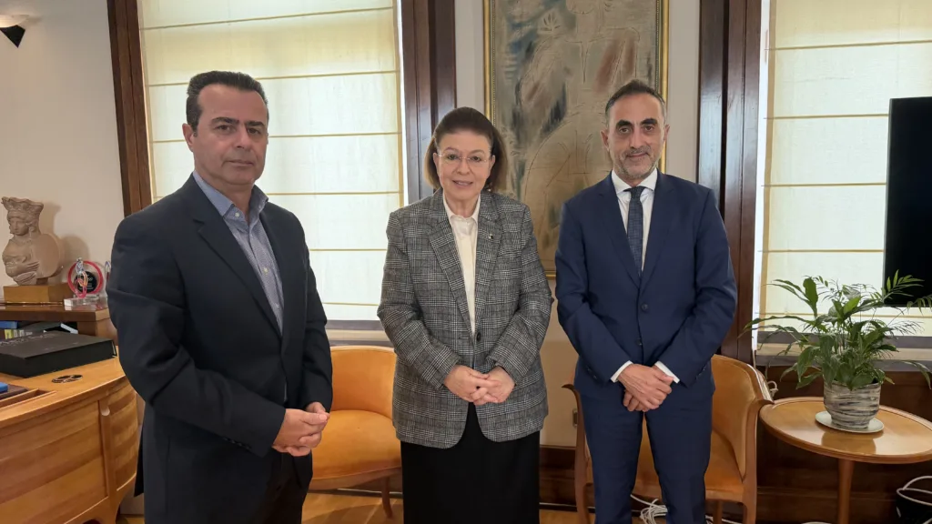 Η Λίνα Μενδώνη συζητώντας με την «Π»: «Ο πολιτισμός πρέπει να λειτουργεί υπέρ του κοινωνικού συνόλου»