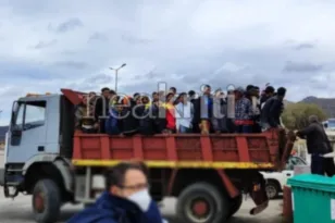 Επιστρατεύθηκαν φορτηγά για να μεταφερθούν από τις παραλίες 232 μετανάστες σε Χανιά, Ηράκλειο και Γαύδο