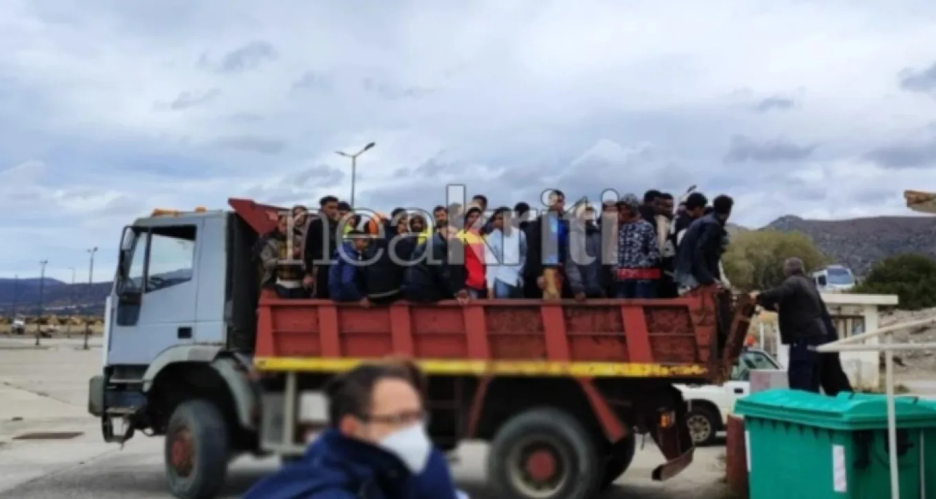 Επιστρατεύθηκαν φορτηγά για να μεταφερθούν από τις παραλίες 232 μετανάστες σε Χανιά, Ηράκλειο και Γαύδο Επιστρατεύθηκαν φορτηγά για να μεταφερθούν από τις παραλίες 232 μετανάστες σε Χανιά, Ηράκλειο και Γαύδο