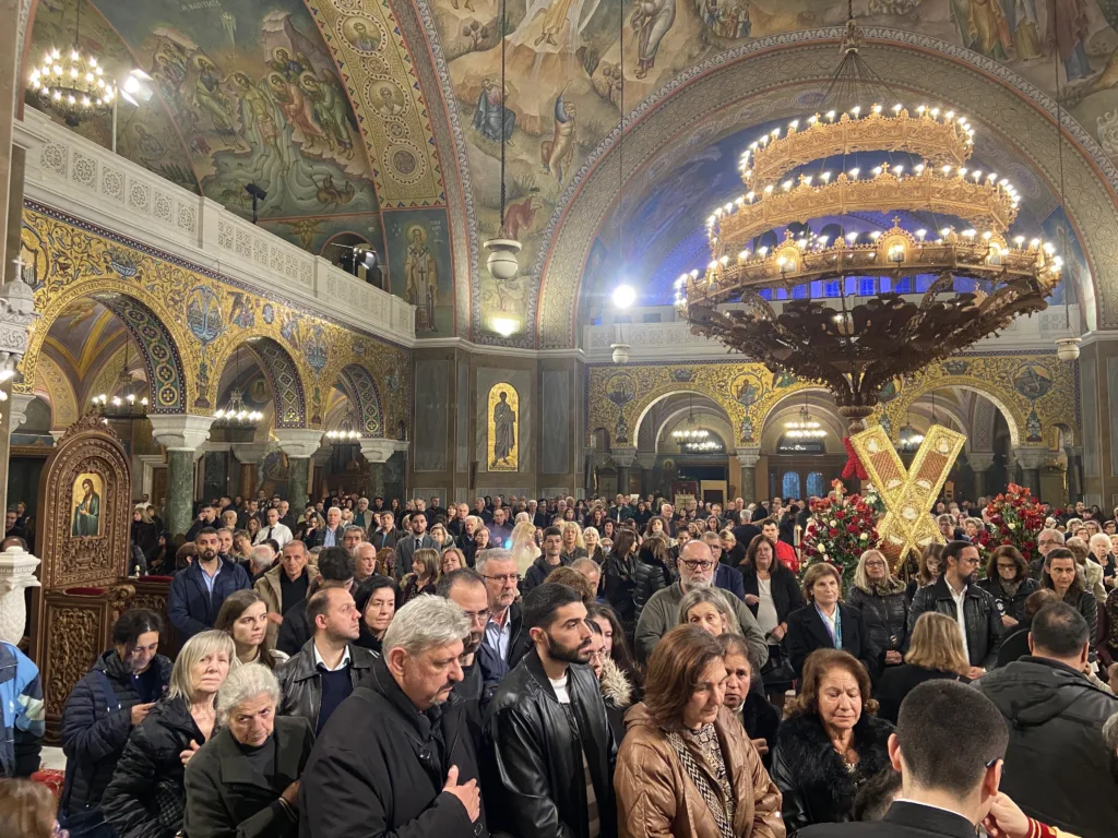 Ατελείωτο προσκύνημα στον Πρωτόκλητο: Χιλιάδες πιστοί στην Πάτρα για τον Απόστολο Ανδρέα ΦΩΤΟ