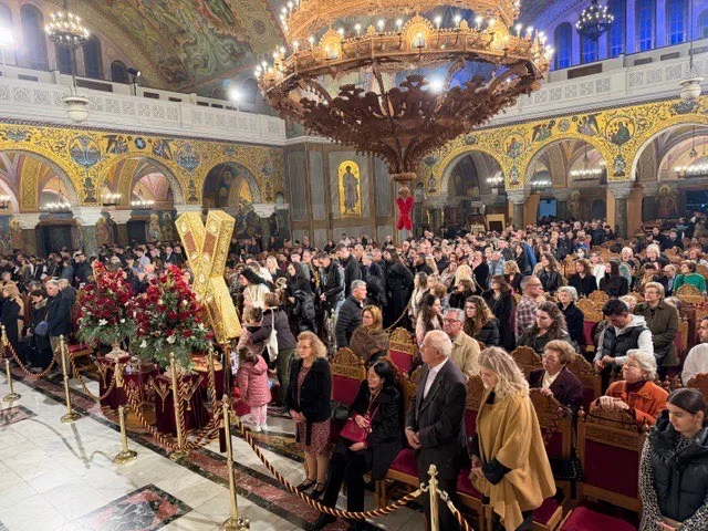 Ατελείωτο προσκύνημα στον Πρωτόκλητο: Χιλιάδες πιστοί στην Πάτρα για τον Απόστολο Ανδρέα ΦΩΤΟ