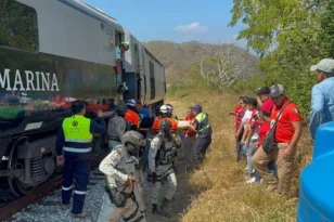 Μεξικό: Τουλάχιστον 13 οι νεκροί και δεκάδες τραυματίες από εκτροχιασμό τρένου