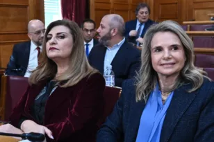 Αίτημα παραίτησης για τον πρόεδρο του ΟΠΕΚΕΠΕ: «Προκλητική» παρουσία Καββαδά σε εσωκομματική σύσκεψη της ΝΔ