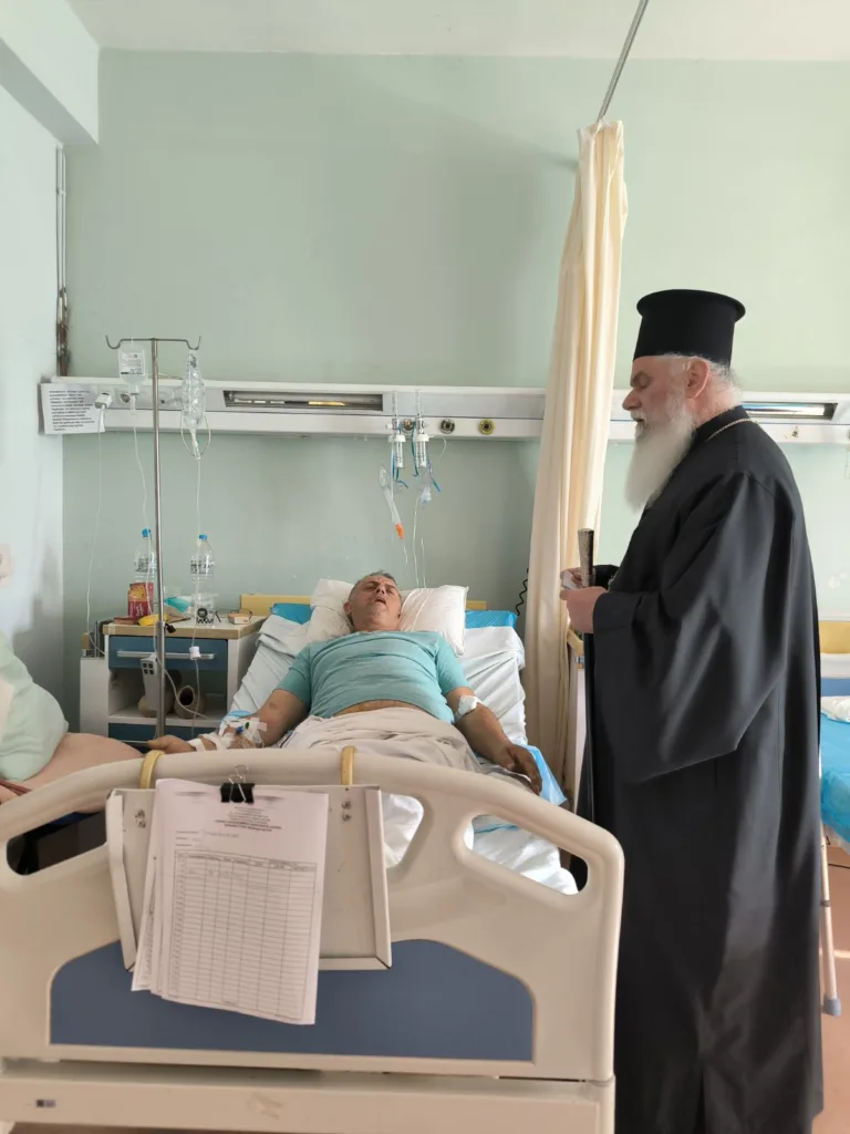 Στο πλευρό των ασθενών ανήμερα Χριστουγέννων: Ποιμαντική επίσκεψη του Μητροπολίτη Καλαβρύτων και Αιγιαλείας στο Νοσοκομείο Αιγίου ΦΩΤΟ