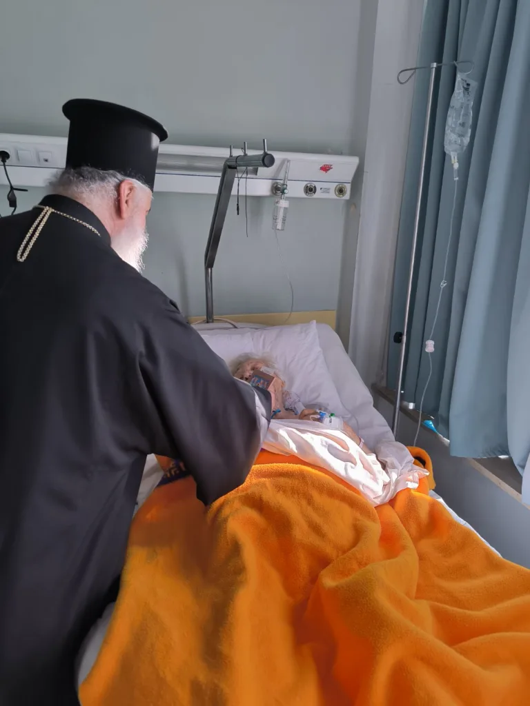 Στο πλευρό των ασθενών ανήμερα Χριστουγέννων: Ποιμαντική επίσκεψη του Μητροπολίτη Καλαβρύτων και Αιγιαλείας στο Νοσοκομείο Αιγίου ΦΩΤΟ