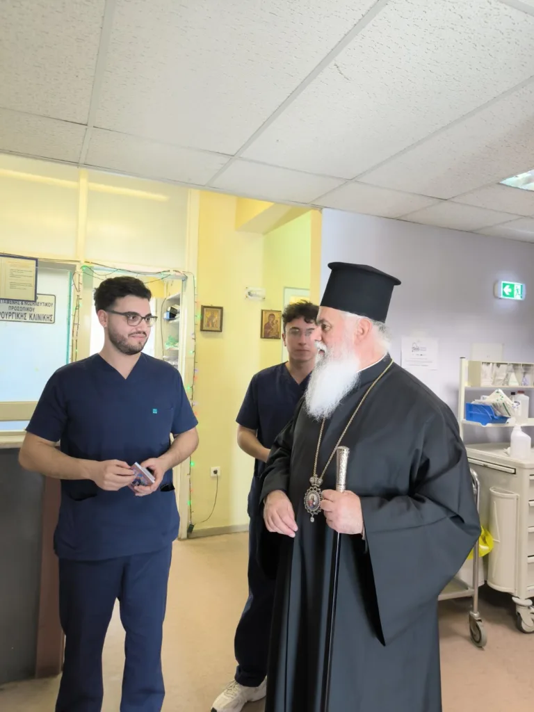 Στο πλευρό των ασθενών ανήμερα Χριστουγέννων: Ποιμαντική επίσκεψη του Μητροπολίτη Καλαβρύτων και Αιγιαλείας στο Νοσοκομείο Αιγίου ΦΩΤΟ