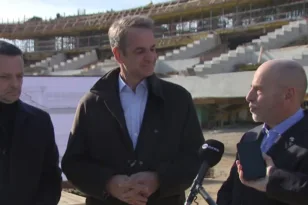 Ο Κυριάκος Μητσοτάκης με τον Γιάννη Αλαφούζο στον Βοτανικό: «Το γήπεδο θα είναι έτοιμο τον Μάιο του 2027»