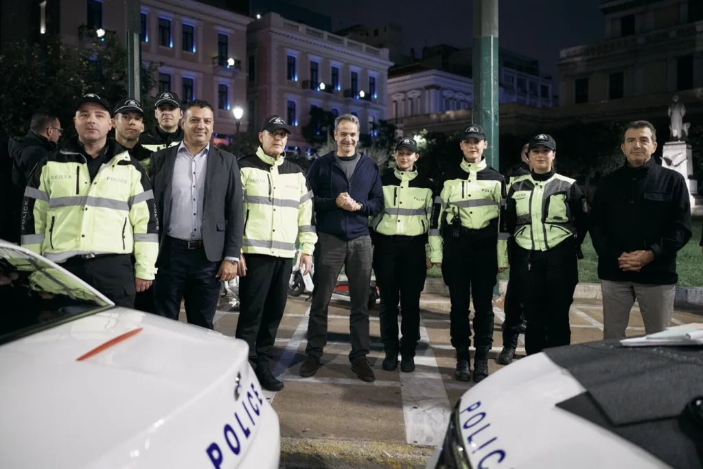 Επίσκεψη Μητσοτάκη σε μπλόκο της Τροχαίας: Έκανε αλκοτέστ για να δει πως γίνεται Επίσκεψη Μητσοτάκη σε μπλόκο της Τροχαίας: Έκανε αλκοτέστ για να δει πως γίνεται